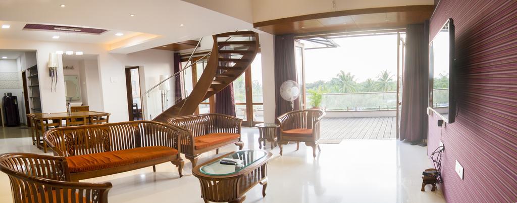 Appartement Gulmohar - Luxurious PentHouse  à Kolhapur Extérieur photo